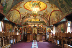 interiorul bisericii Sf. Spridon din Berevoiesti